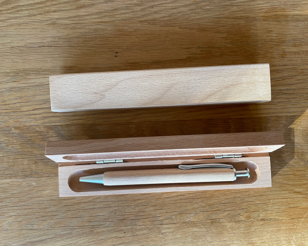 Holzkugelschreiber in edlem Etui aus Buchenholz